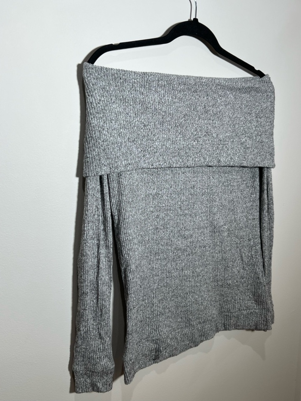 Express Off-the-Shoulder Ribbed Sweater - Gray - Picture 2 of 4